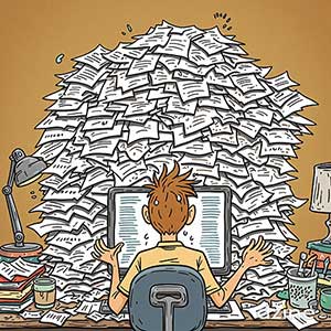 Traducción simplificada con TC-WPML - Hombre frente a una pila de traducciones para introducir en su sitio web